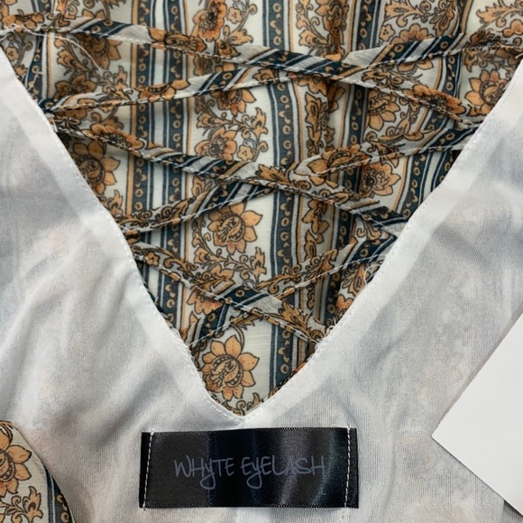 🎁 Whyte Eyelash Crisscross Tassel Romper - Picture 7 of 8